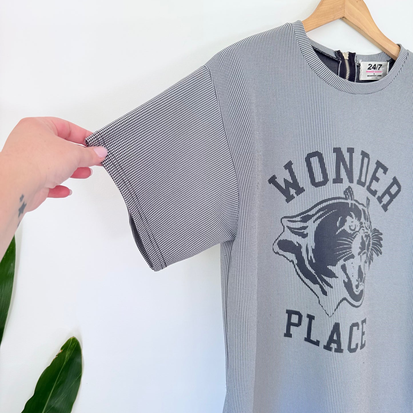 24/7 Wonder Market & Wonder Land Houndstooth Top