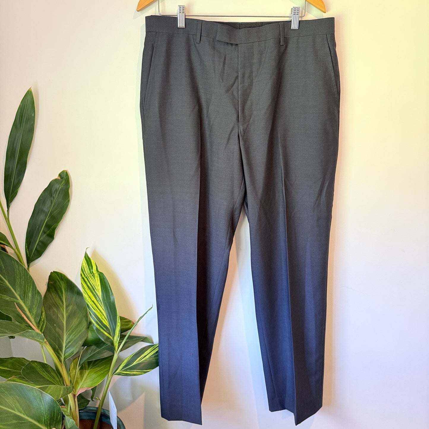 Rodd & Gunn Size 92 Men's 100% Wool Dark Grey Dress Slacks