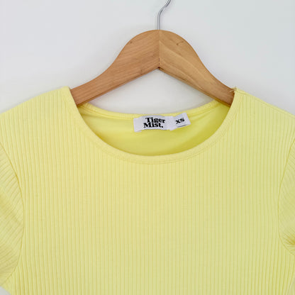 Tiger Mist Yellow Crop Top – Short Sleeve, Trendy Style, XS
