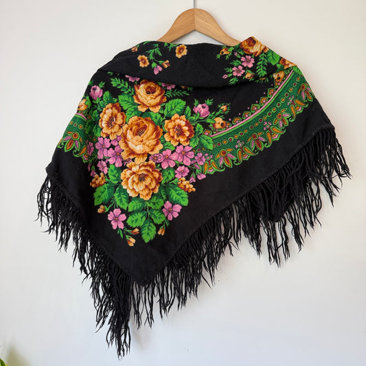 Traditional Russian Pavlovo Posad Shawl