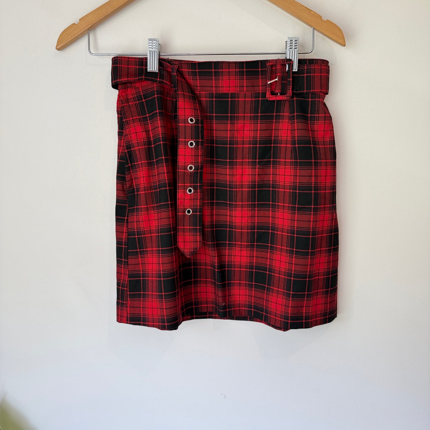 H&M Divided Size 8 Red & Black Plaid Skirt