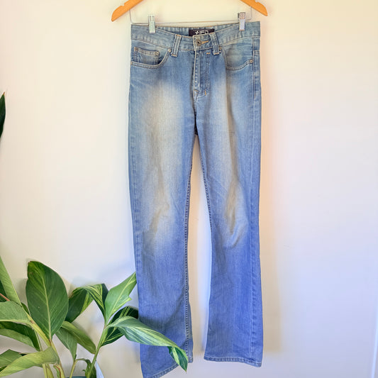 IFD Size 28 – Light-Wash Blue Jeans