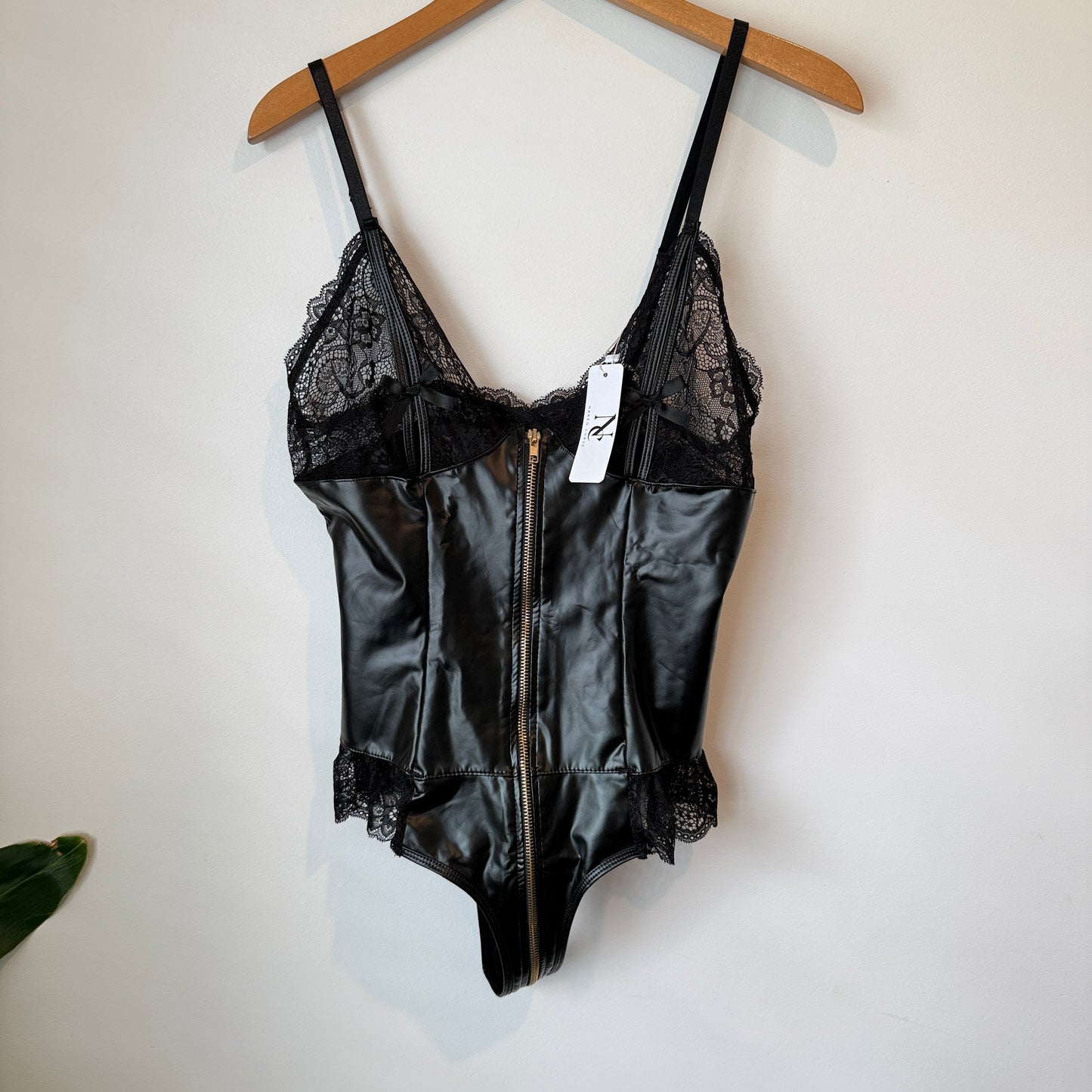 Naked Curve Lace & Faux Leather Zip Bodysuit – Black S