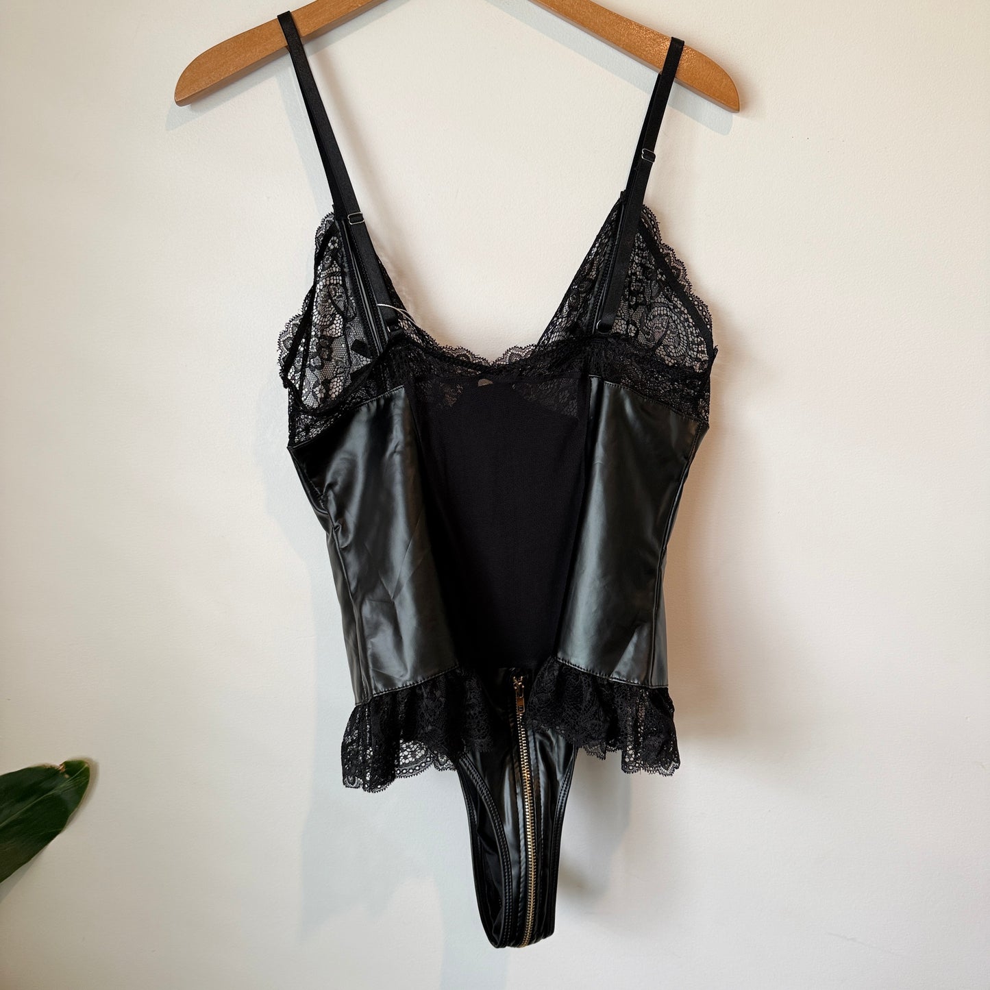 Naked Curve Lace & Faux Leather Zip Bodysuit – Black S