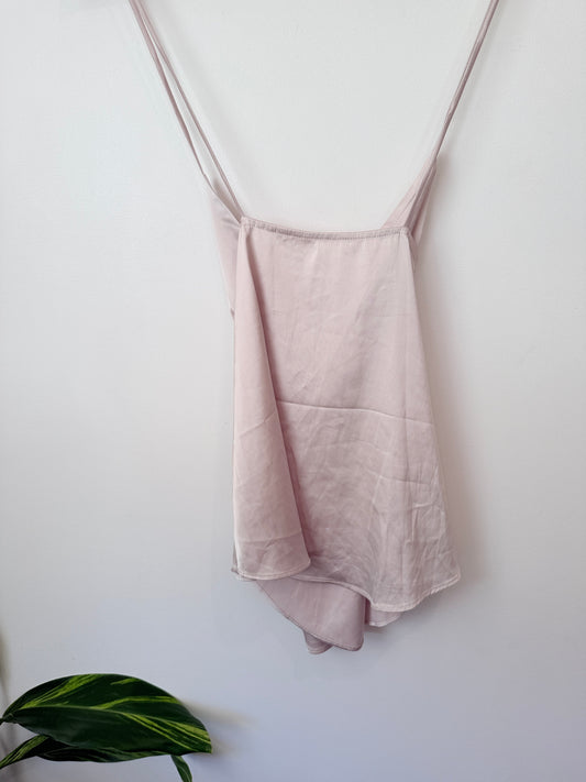 Brand Unknown Size U/Arm to U/Arm 42cm Silky Camisole Top