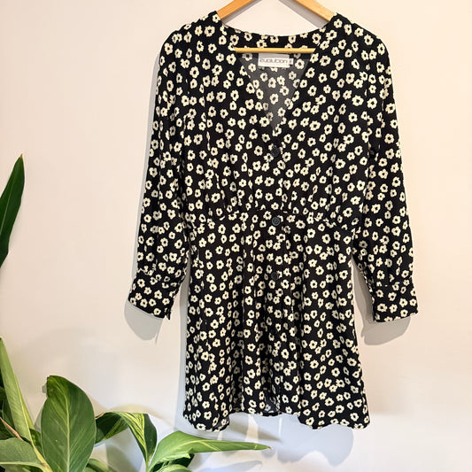 Evolution Size 10 – Floral Print Mini Tea Dress
