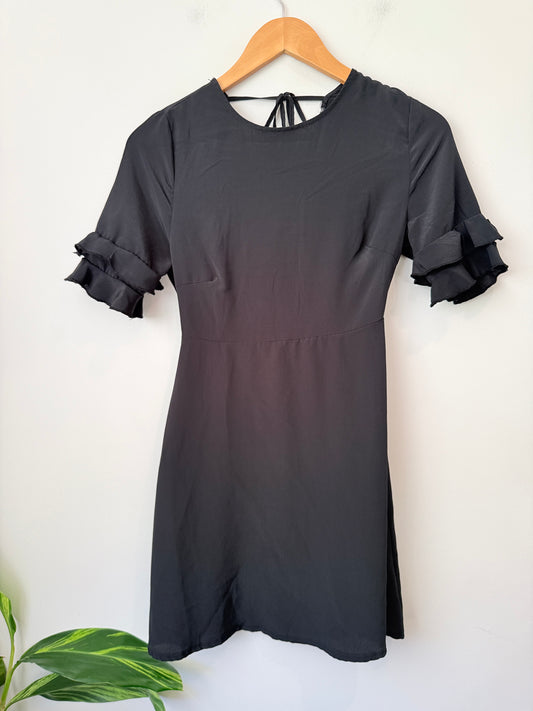 MRP Size U/Arm to U/Arm 40cm Black Flutter-Sleeve Dress