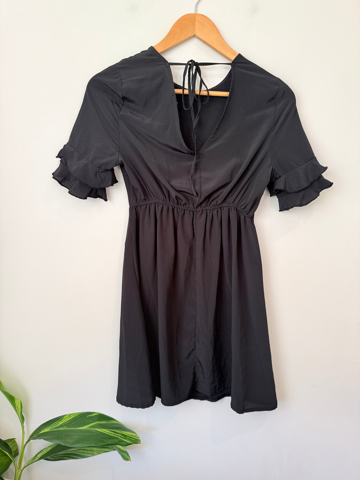 MRP Size U/Arm to U/Arm 40cm Black Flutter-Sleeve Dress