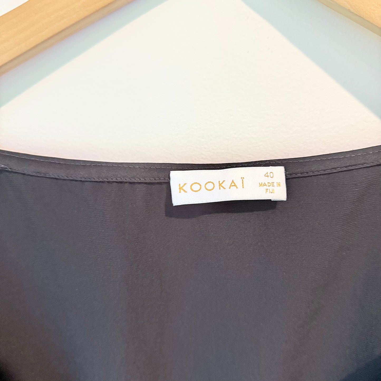 Kookai Black V-Neck Puff Sleeve Bodysuit – Size 40