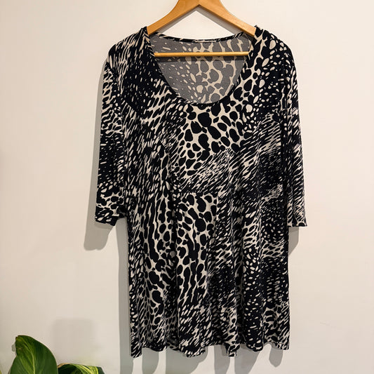 Brand Unknown Size U/Arm to U/Arm 60cm – Animal Print Tunic