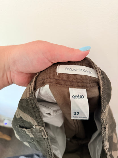 anko Size 32 Camo Cargo Shorts