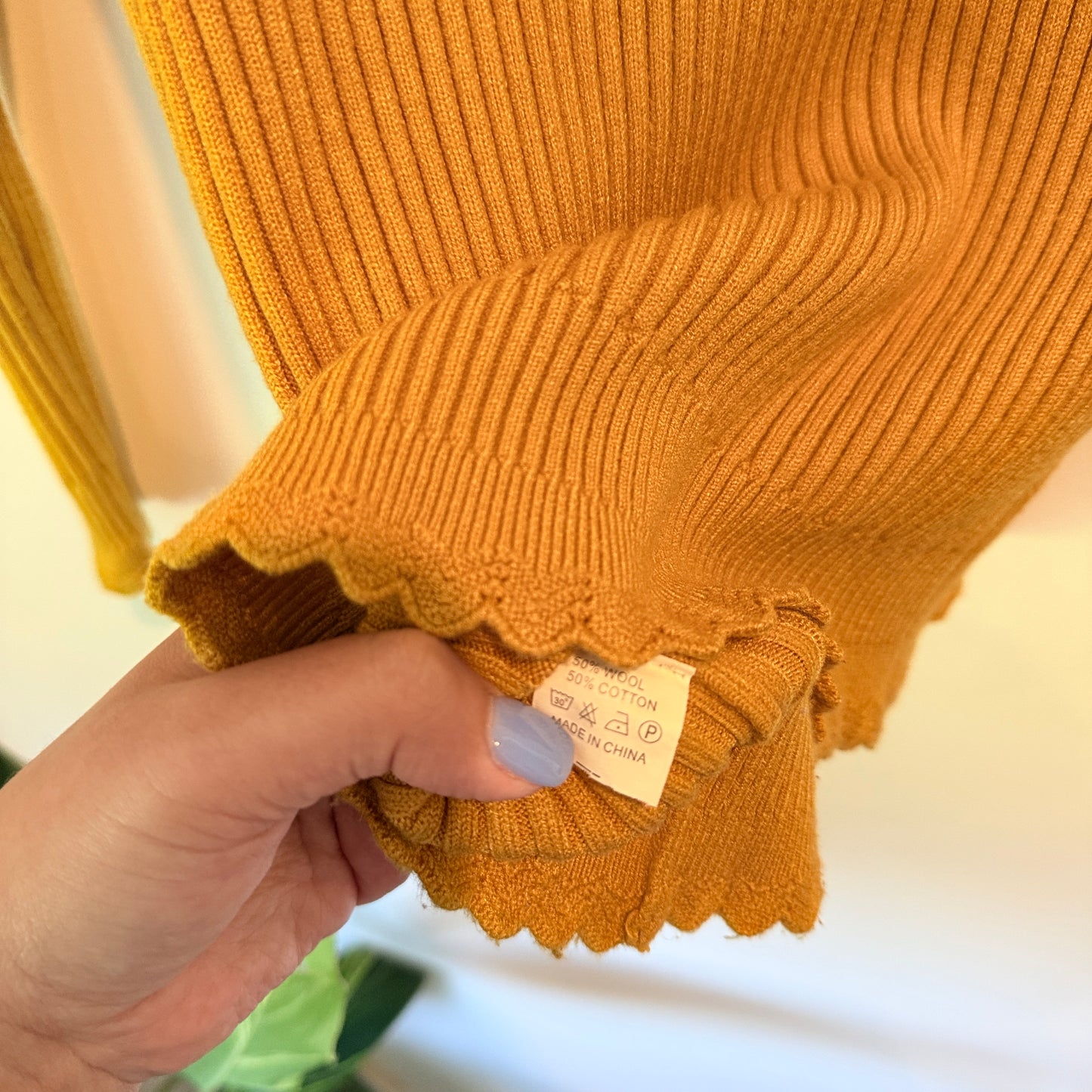 Brand Unknown Size U/Arm to U/Arm 37cm Ribbed Turtleneck Sweater