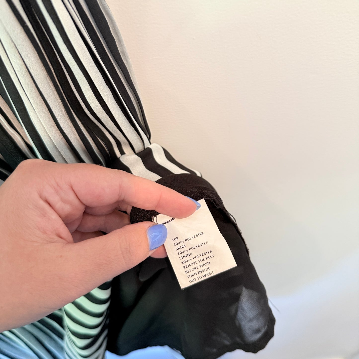 Pagani Size 6 Sleeveless Midi Dress