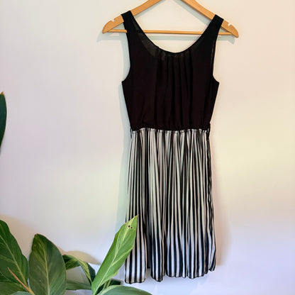 Pagani Size 6 Sleeveless Midi Dress