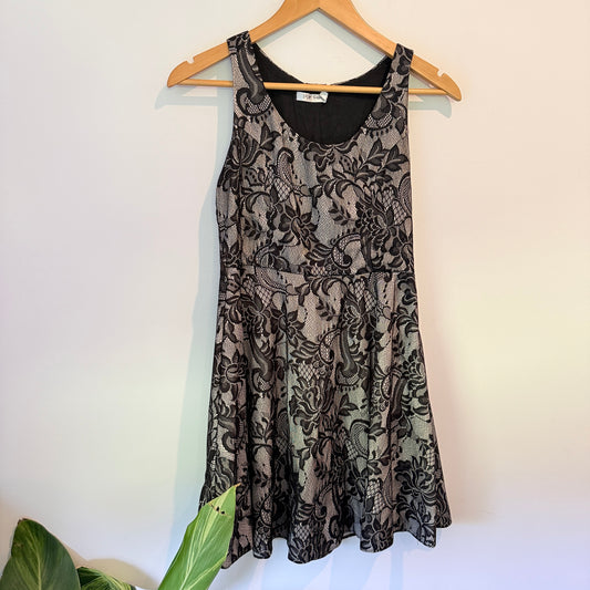 Paper Scissors Size 10 Lace Dress