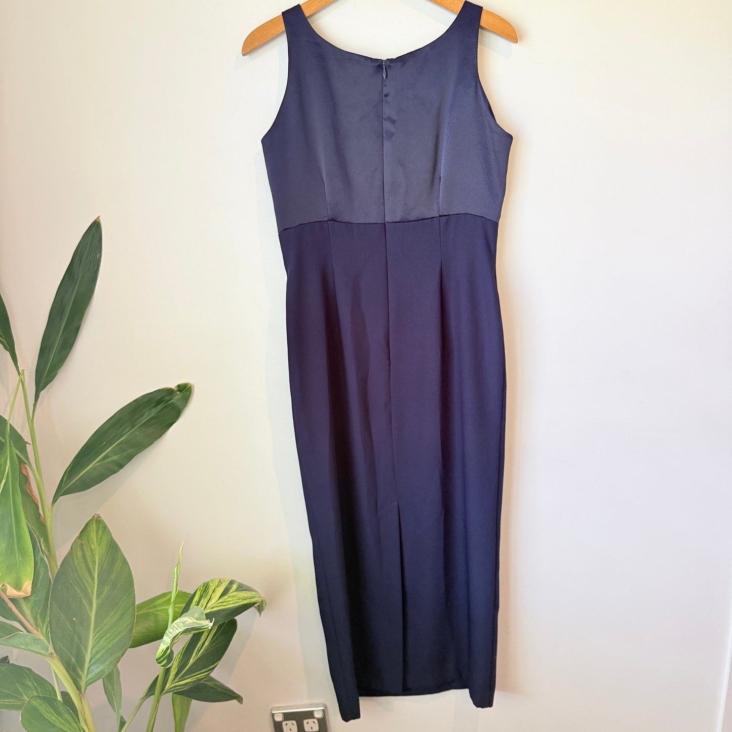 Dorothy Perkins Size 10 Sleeveless Paneled Dress