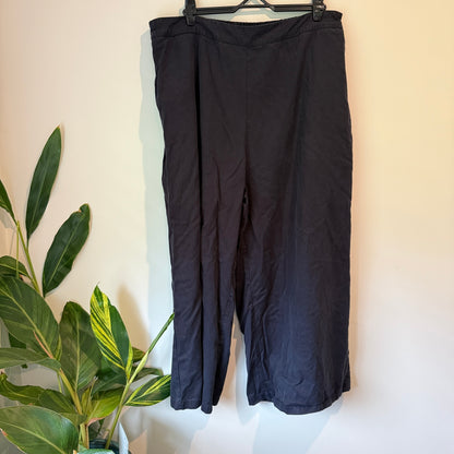 Friday Flamingo Size 04 Black Wide-Leg Trousers