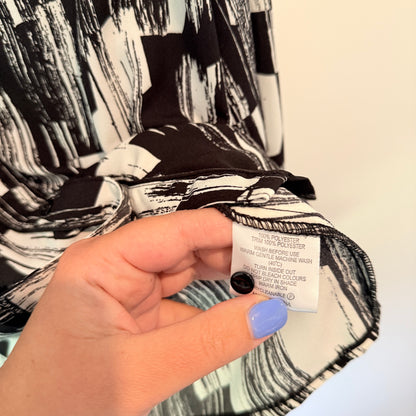 Brand Unknown Size U/Arm to U/Arm 54cm Abstract Print Button-Down Shirt