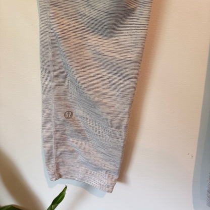 Lululemon Size 6 Light Gray 3/4 Leggings
