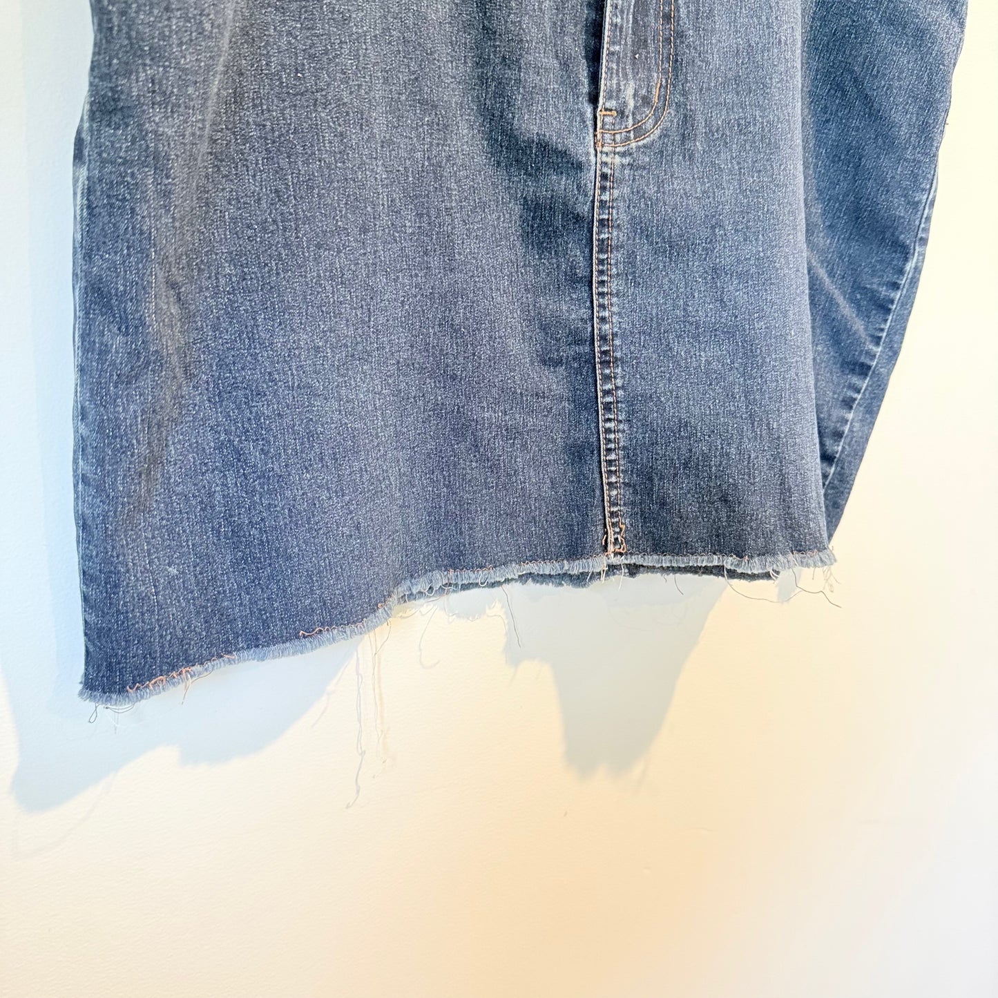 Qmark Size L 100% Cotton Frayed Hem Denim Skirt