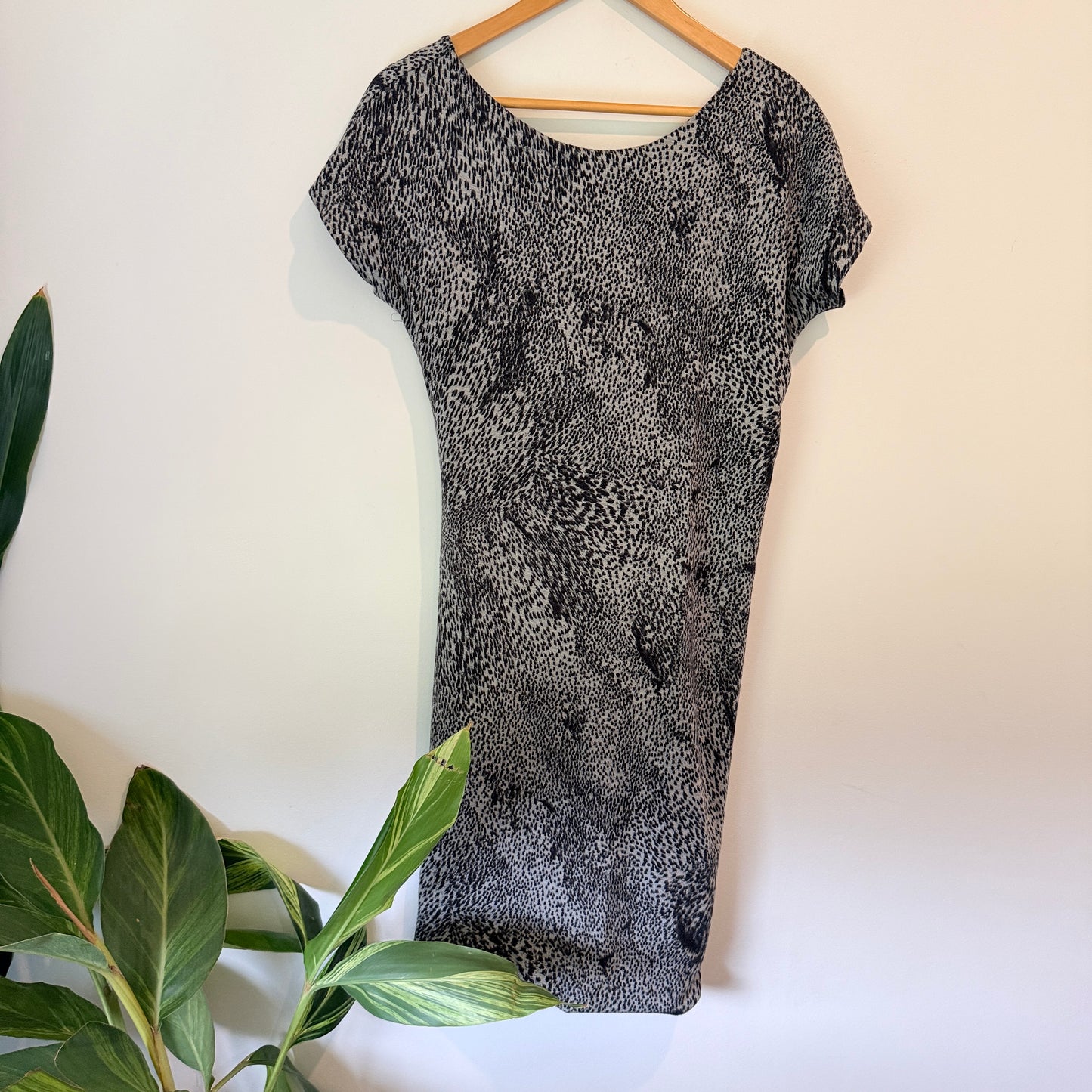 MaxMara Size 44 (U/Arm to U/Arm 43cm) Viscose Dress