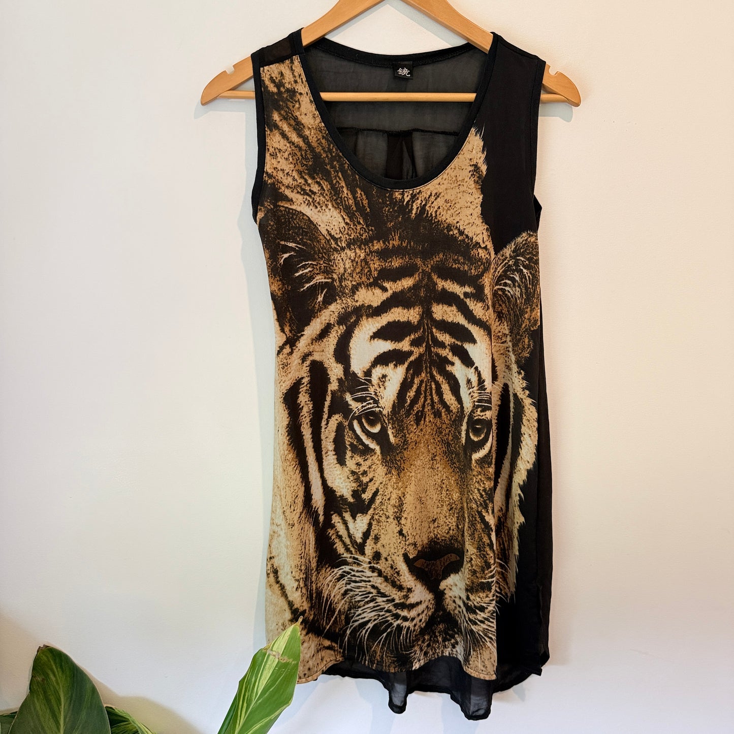 Brand Unknown Size U/Arm to U/Arm 44cm Tiger Print Long Tunic