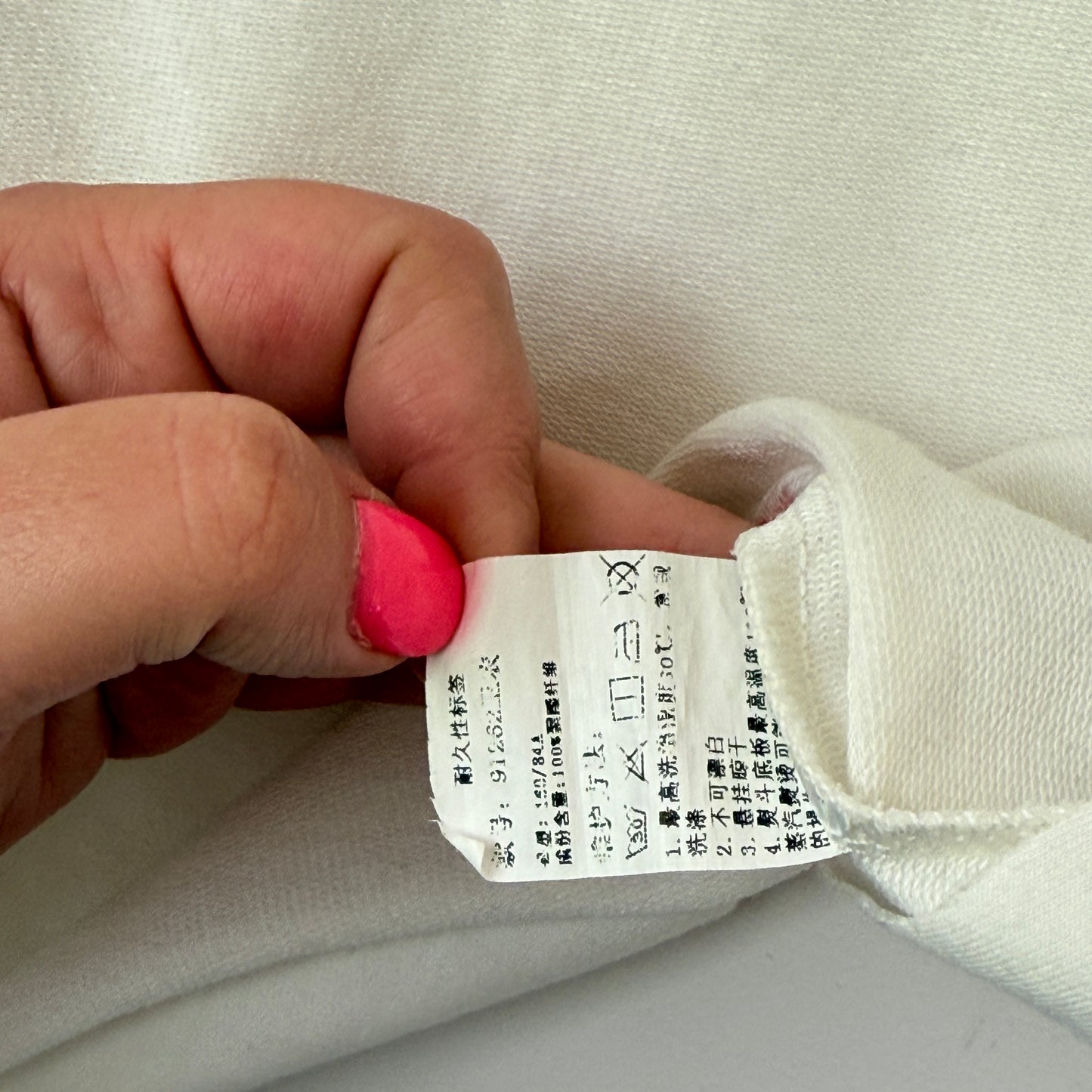 My.Studio Size U/Arm 42 White Cropped Sweatshirt Front Cutout