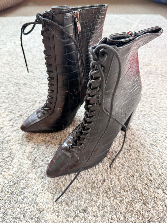 Therapy Black Croc Embossed Heeled Ankle Boots Size 5 Lace Up Zip