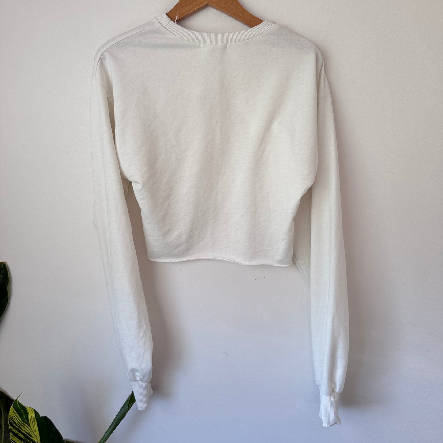 My.Studio Size U/Arm 42 White Cropped Sweatshirt Front Cutout