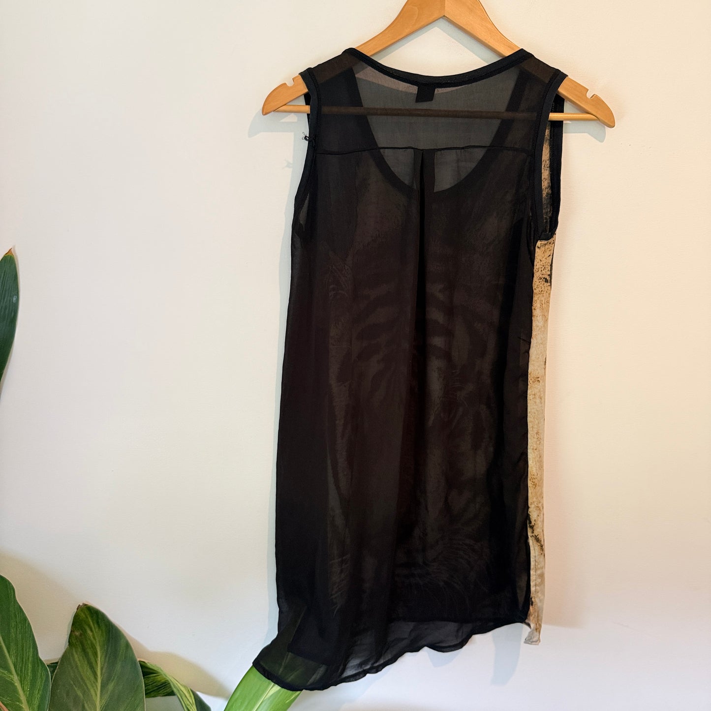 Brand Unknown Size U/Arm to U/Arm 44cm Tiger Print Long Tunic