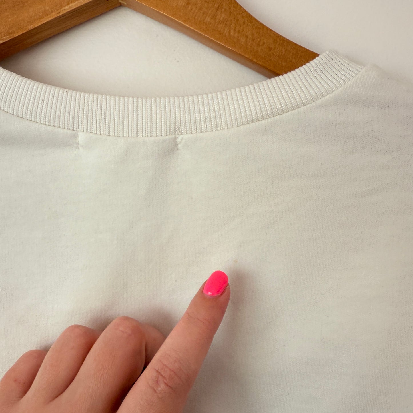 My.Studio Size U/Arm 42 White Cropped Sweatshirt Front Cutout