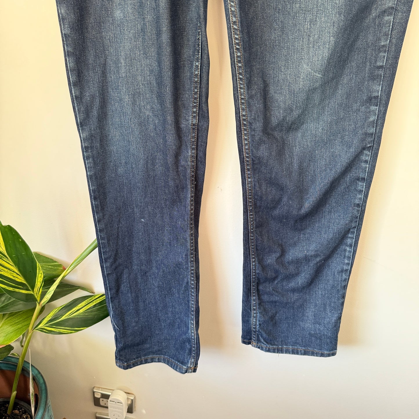 Chisel Size 38 Dark Blue Faded Effect Men’s Denim Jeans (missing button)