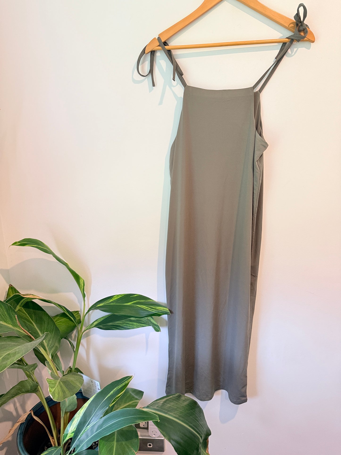GLASSONS Khaki Tie Strap Midi Dress Size M