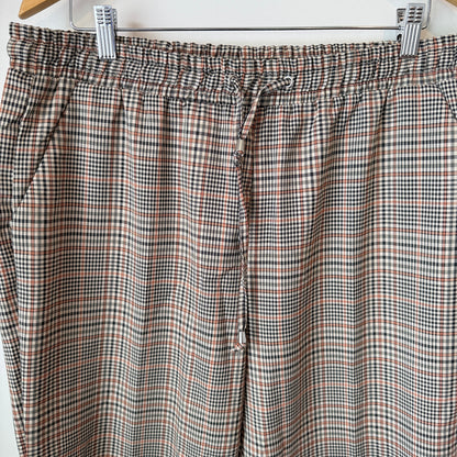 Capture Size 16 Plaid Pull-On Trousers