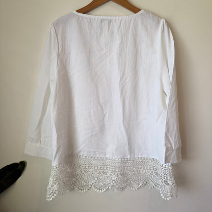 Capture Size 16 Blouse with Lace Trim