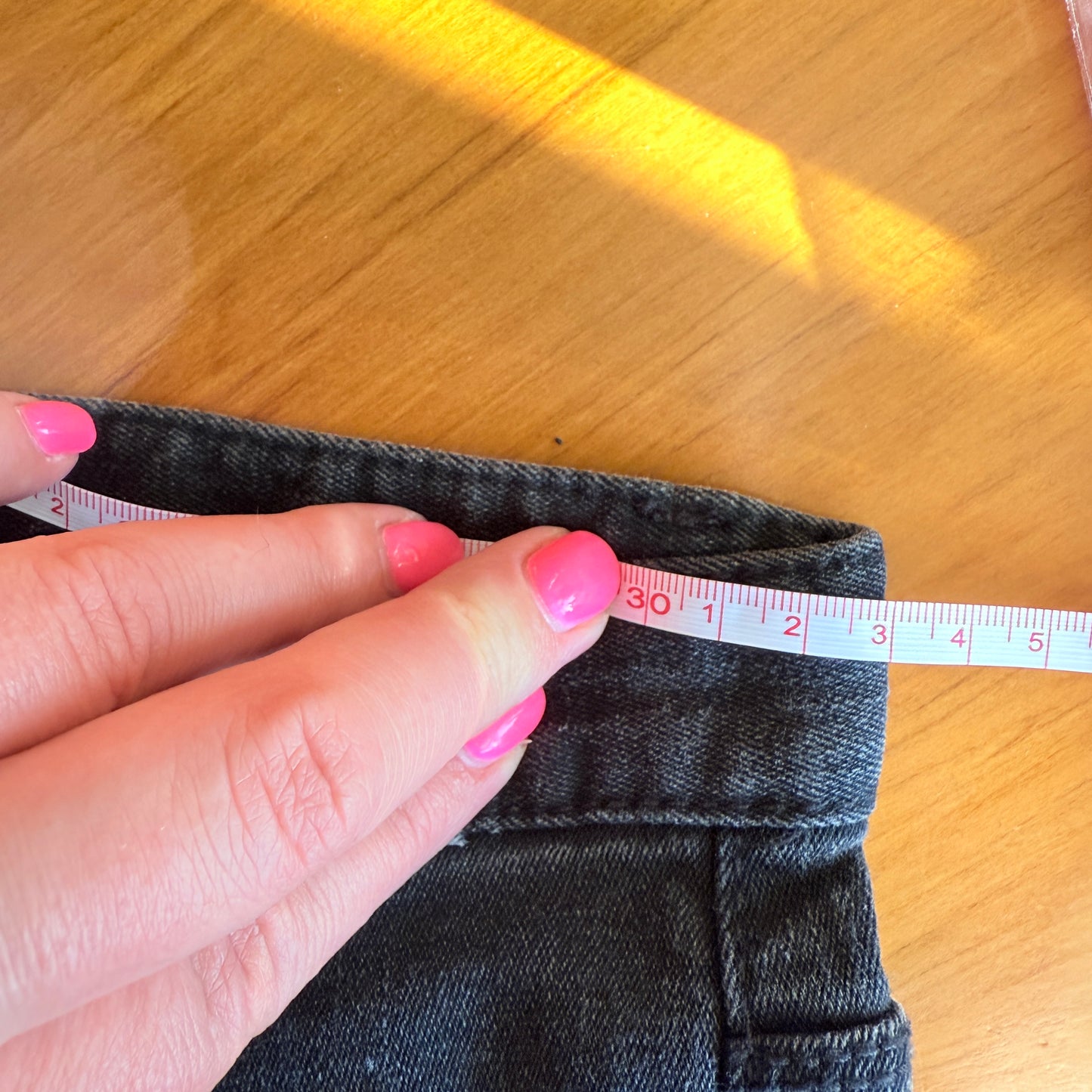 Labor Size 25 (66cm waist) Black Skinny Jeans Raw-Cut Split Hem