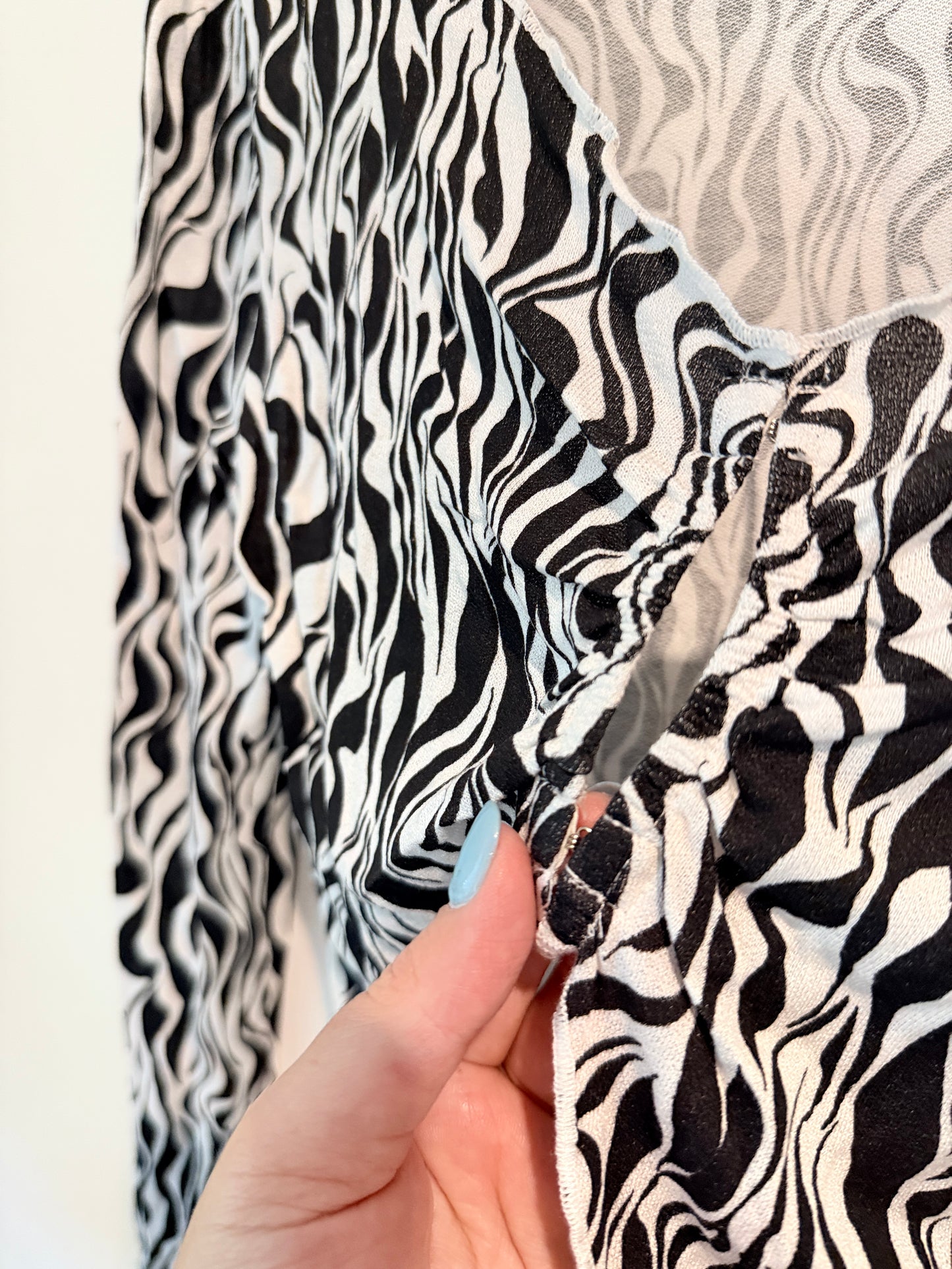 GLASSONS Black White Zebra Mesh Tie Front Top Size M