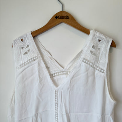 Brand Unknown U/Arm to U/Arm 54cm Sleeveless V-Neck Embroidered Blouse