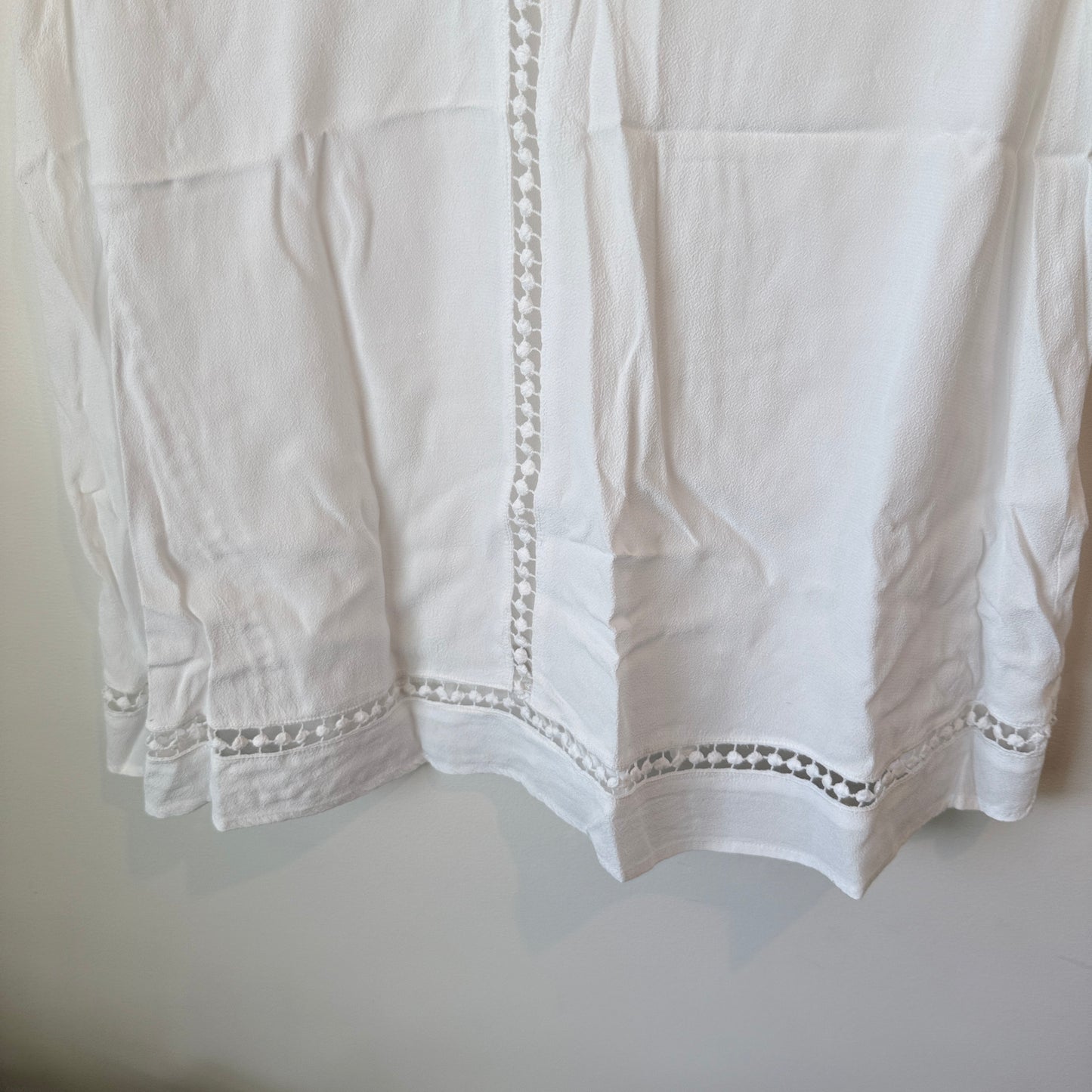 Brand Unknown U/Arm to U/Arm 54cm Sleeveless V-Neck Embroidered Blouse
