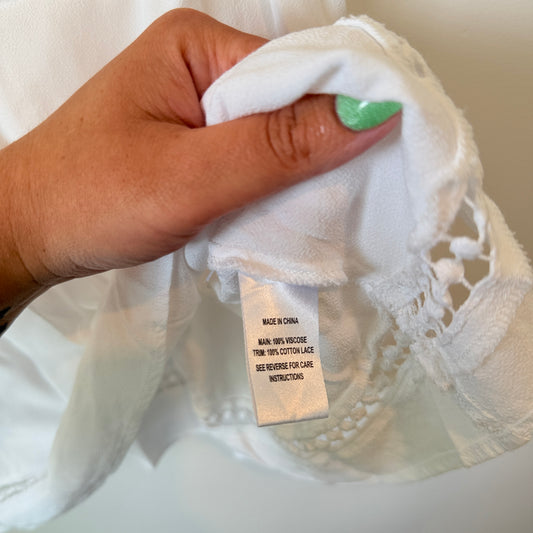 Brand Unknown U/Arm to U/Arm 54cm Sleeveless V-Neck Embroidered Blouse