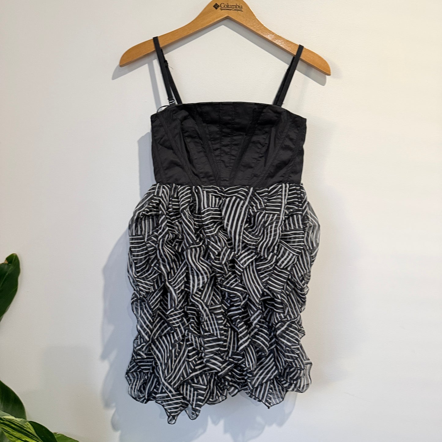 Vero Moda Size 34/XS Black & White Ruffle Mini Dress