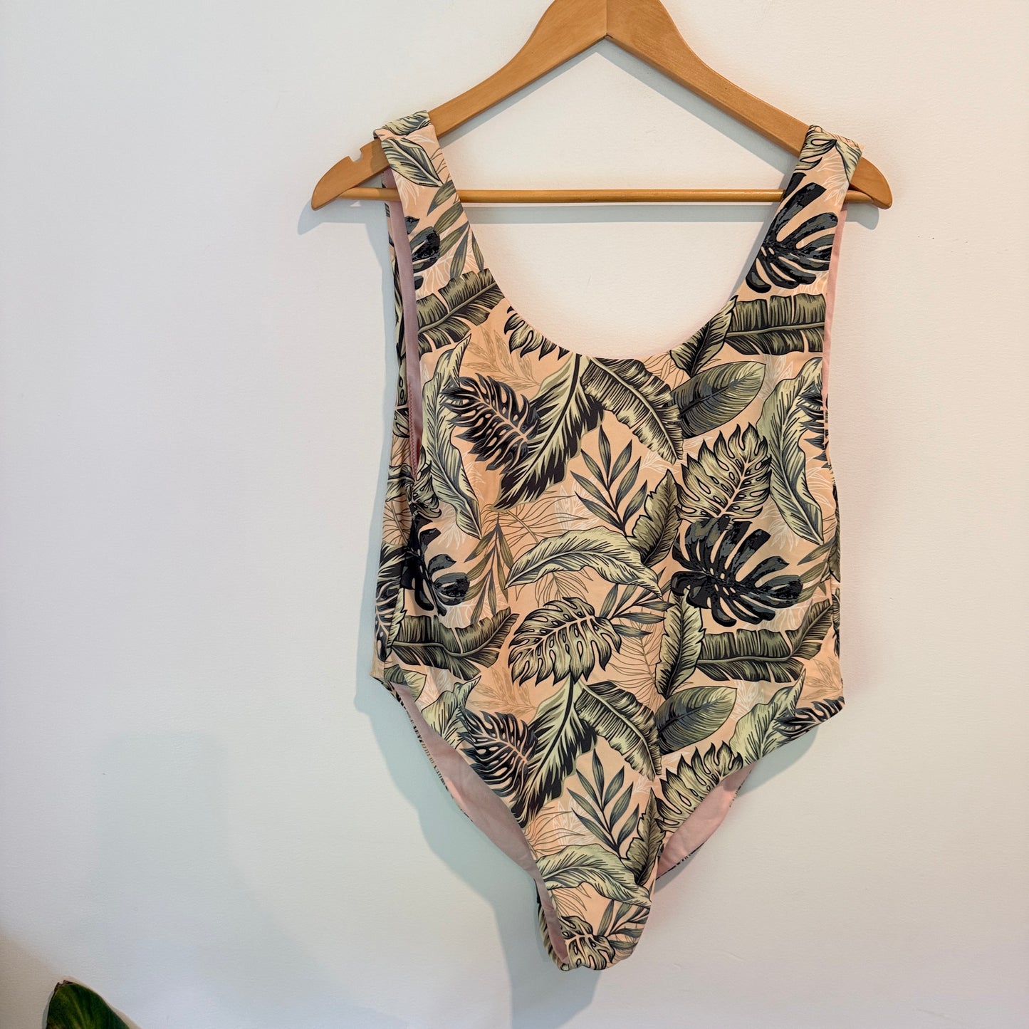 Brand Unknown Size U/Arm to U/Arm 45cm One-Piece Swimsuit