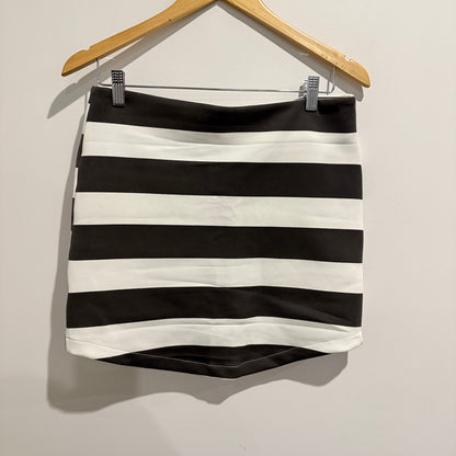 RVCA Size 28 Black & White Striped Mini Skirt