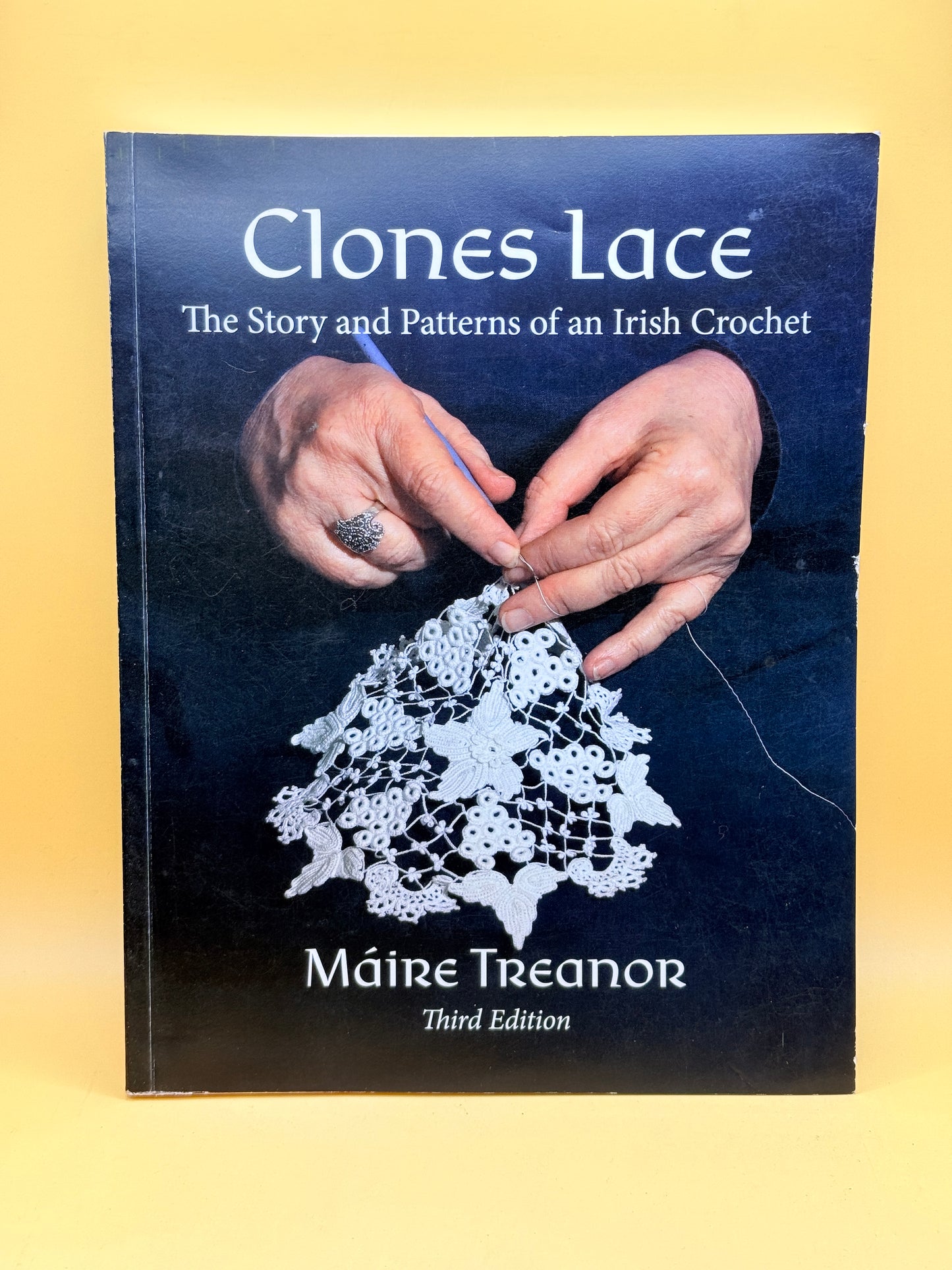 Clones Lace: The Story and Patterns of an Irish Crochet by Máire Treanor
