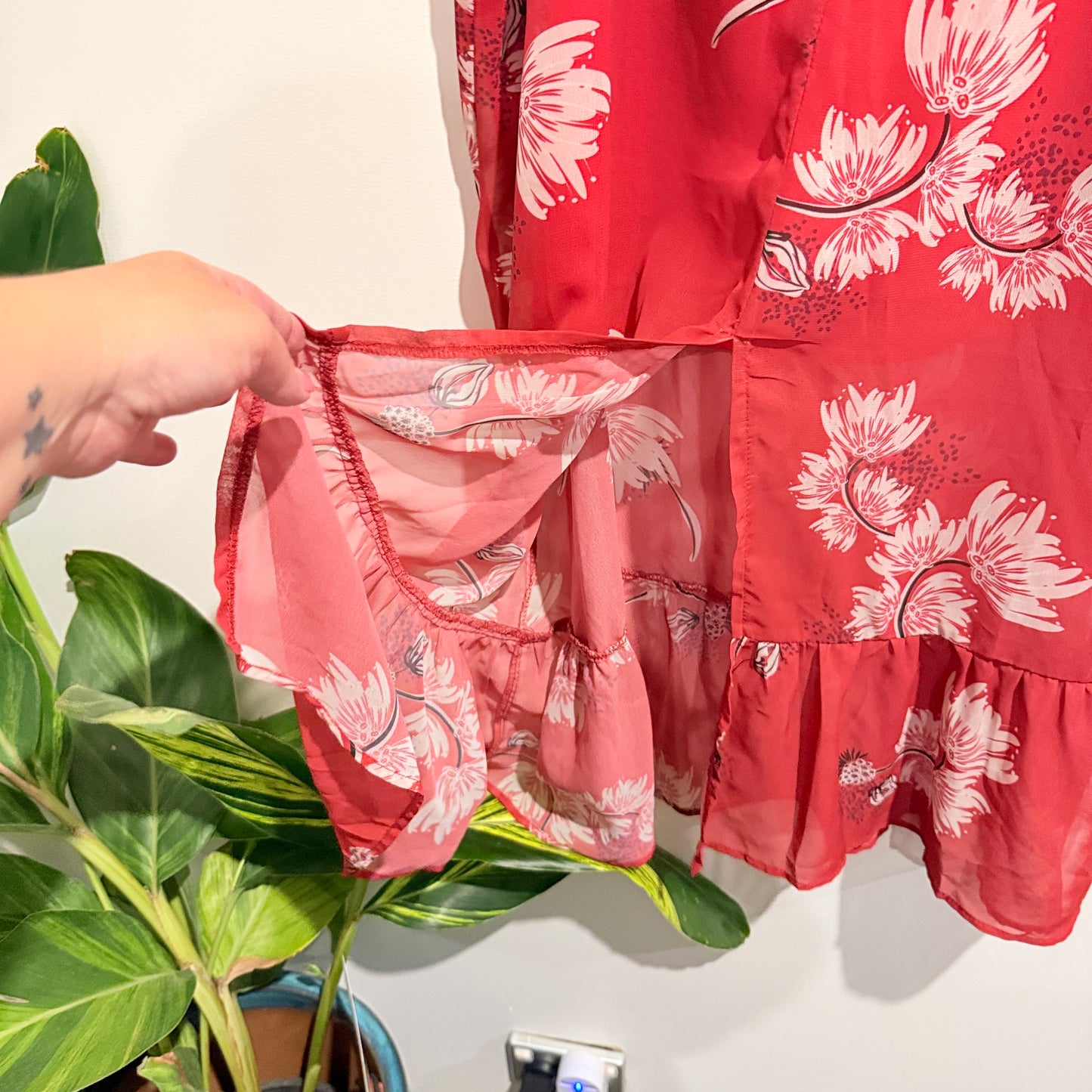 Showpo Size 16 Red Floral Print Midi Skirt