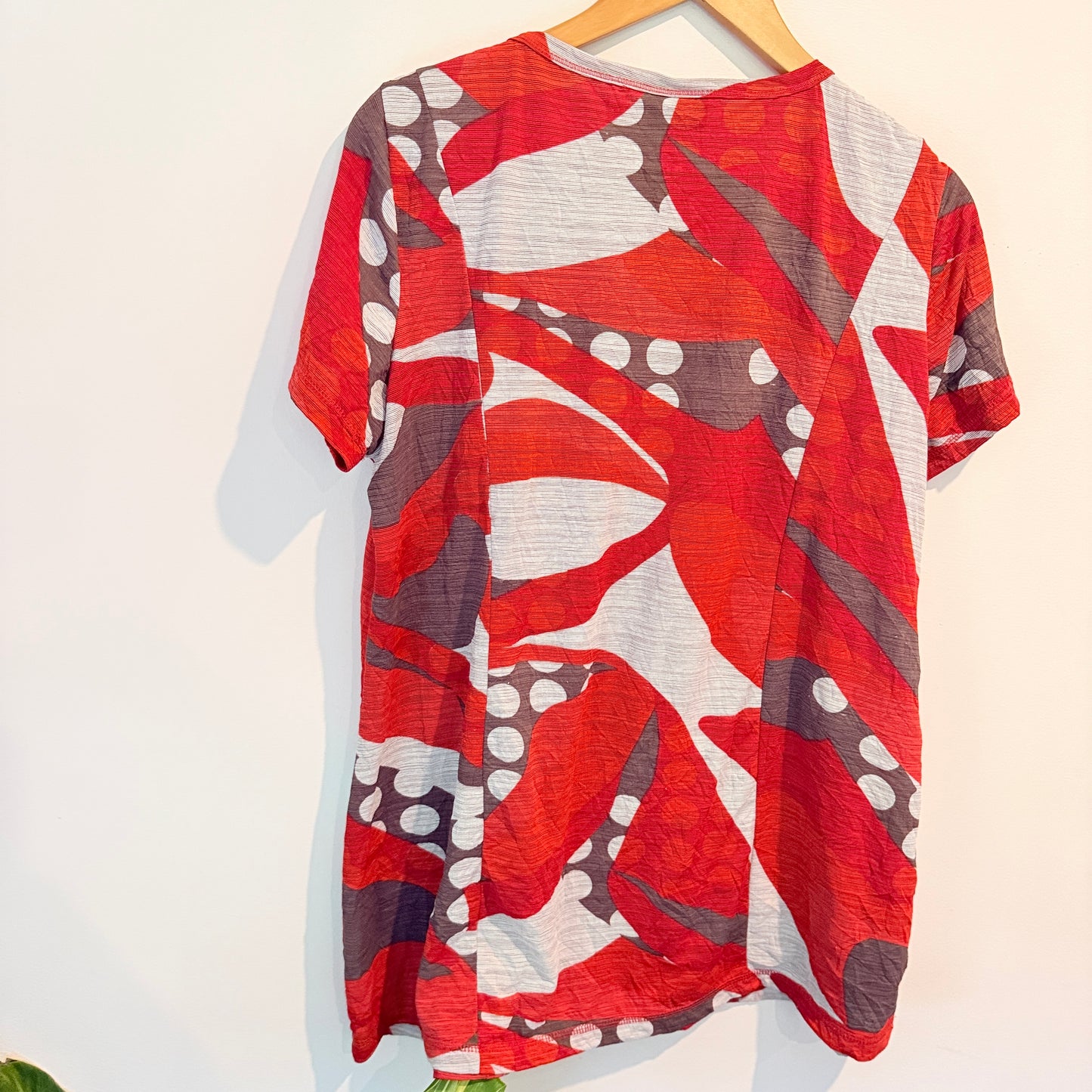 Line 7 Size L V-Neck Top