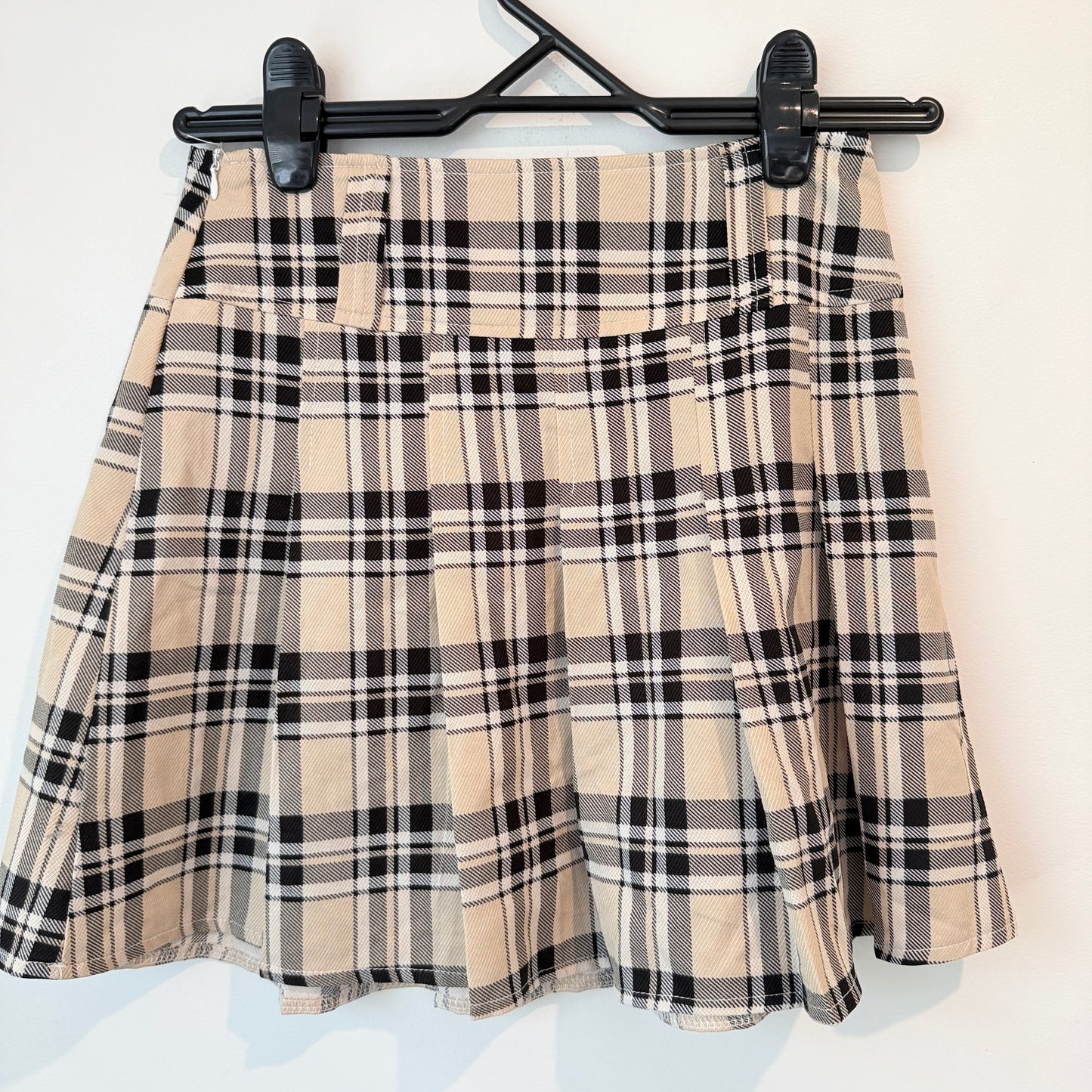 SHEIN Size 6 Buckle Strap Plaid Pleated Mini Skirt