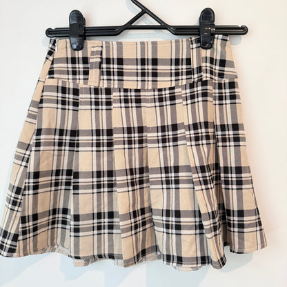 SHEIN Size 6 Buckle Strap Plaid Pleated Mini Skirt