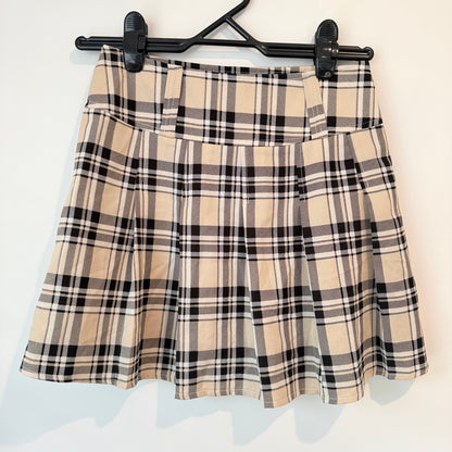 SHEIN Size 6 Buckle Strap Plaid Pleated Mini Skirt