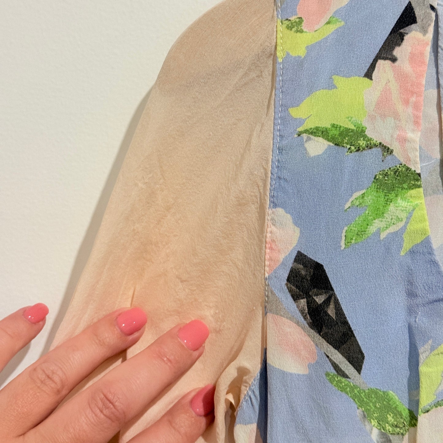 Liam (Ruby) Size 6 Floral 100% Silk Blouse